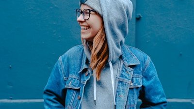 吃瓜网站大全：某女团成员直播互撕现场，场面失控
